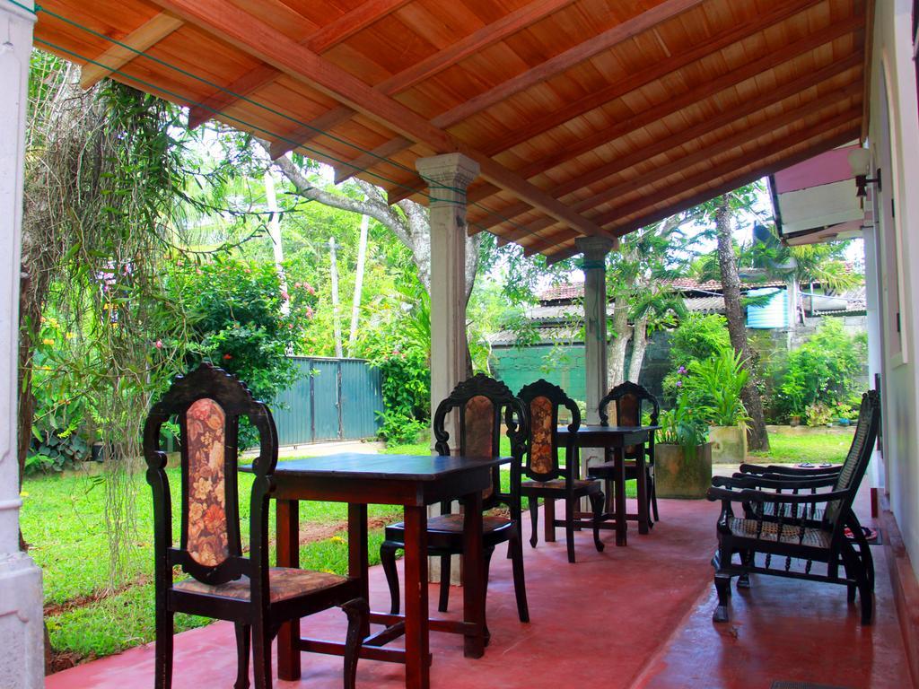 Lotus Villa Mirissa Luaran gambar