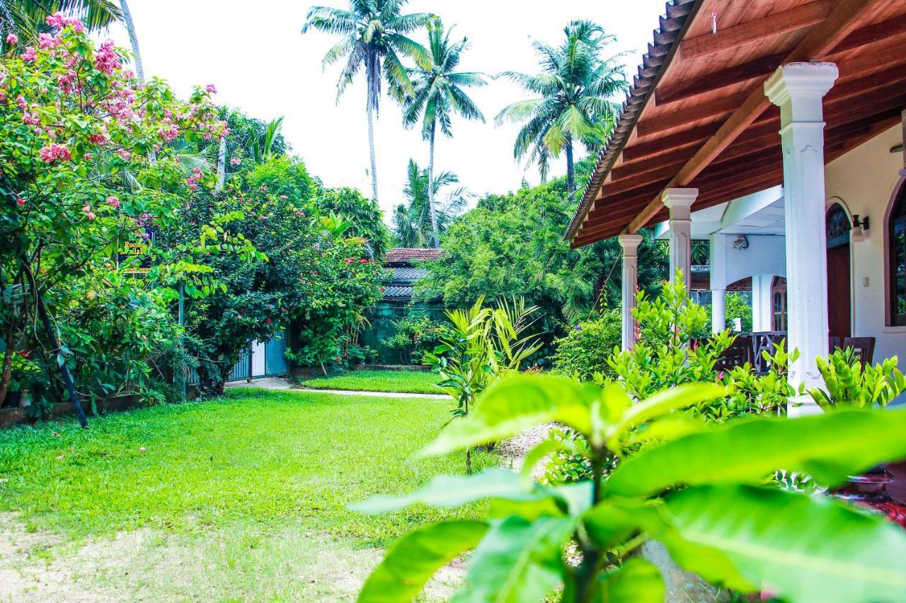 Lotus Villa Mirissa Luaran gambar