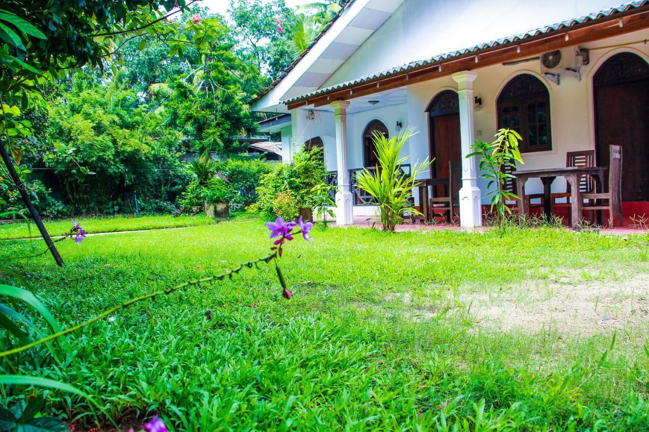 Lotus Villa Mirissa Luaran gambar