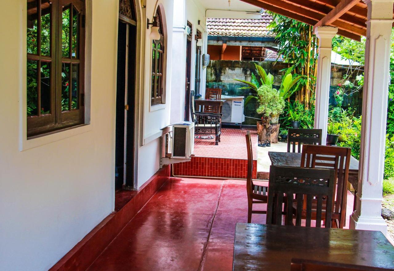 Lotus Villa Mirissa Luaran gambar