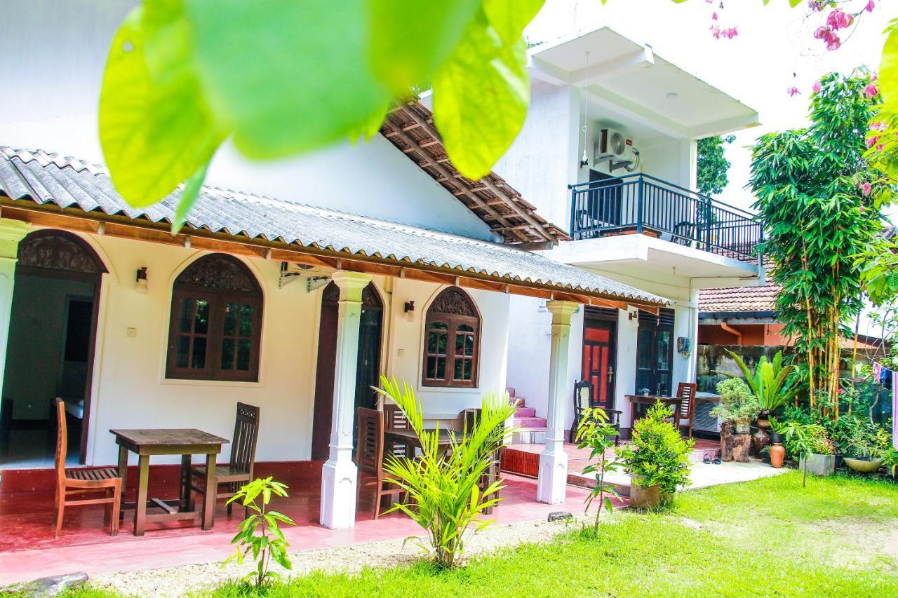 Lotus Villa Mirissa Luaran gambar