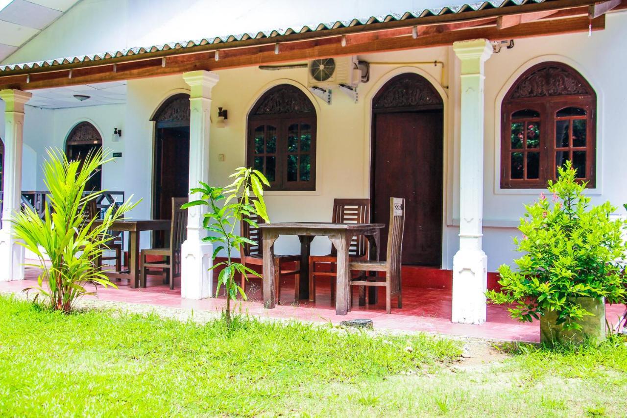 Lotus Villa Mirissa Luaran gambar
